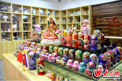 臨沂進(jìn)口商品城助力2018第八屆中國(guó)·沂河放魚公益活動(dòng) 日用百貨銷售匯聚愛心